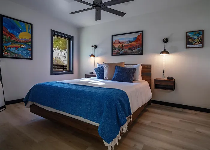 Tu'nlii House Creekfront For 9 Hot Tub, Fire Pit, Secret Door Cornville