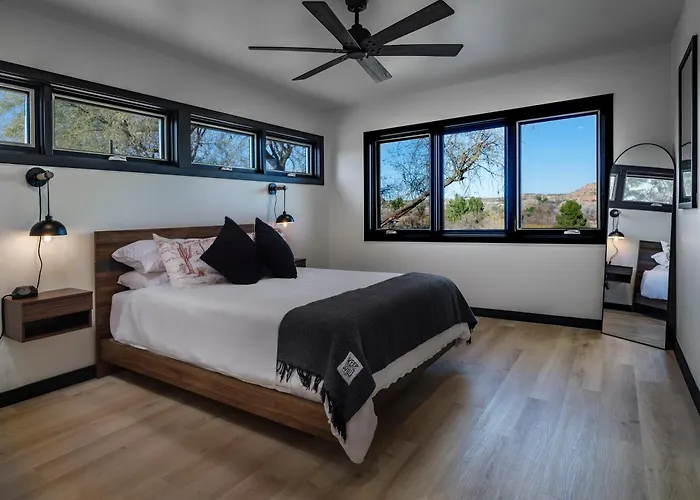 Tu'nlii House Creekfront For 9 Hot Tub, Fire Pit, Secret Door *