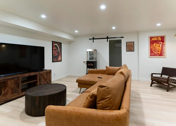 Holiday home Tu'nlii House Creekfront For 9 Hot Tub, Fire Pit, Secret Door